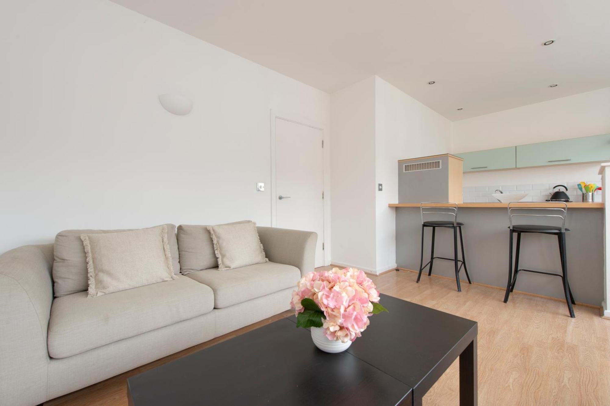 Modern Luxury Apartment By Bow Road Station London Eksteriør billede